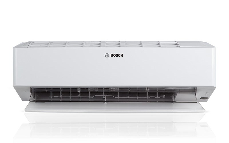 Bosch Climate 6100i och 8100i luft/luftvärmepump med vit design och öppen frontpanel, som visar inre komponenter